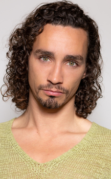 Robert Sheehan